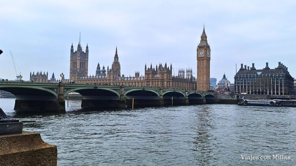 imagen panoramica del parlamento britanico y el tamesis