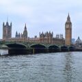 imagen panoramica del parlamento britanico y el tamesis