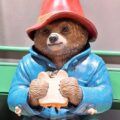 estatua del oso paddington en londres