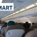 interior de un avion y el logo de jetsmart