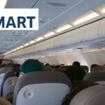 interior de un avion y el logo de jetsmart
