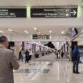 pasillo que conecta las terminales del aeropuerto de atlanta