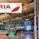 interior del aeropuerto de barajas con el logo de iberia arriba a la izquierda